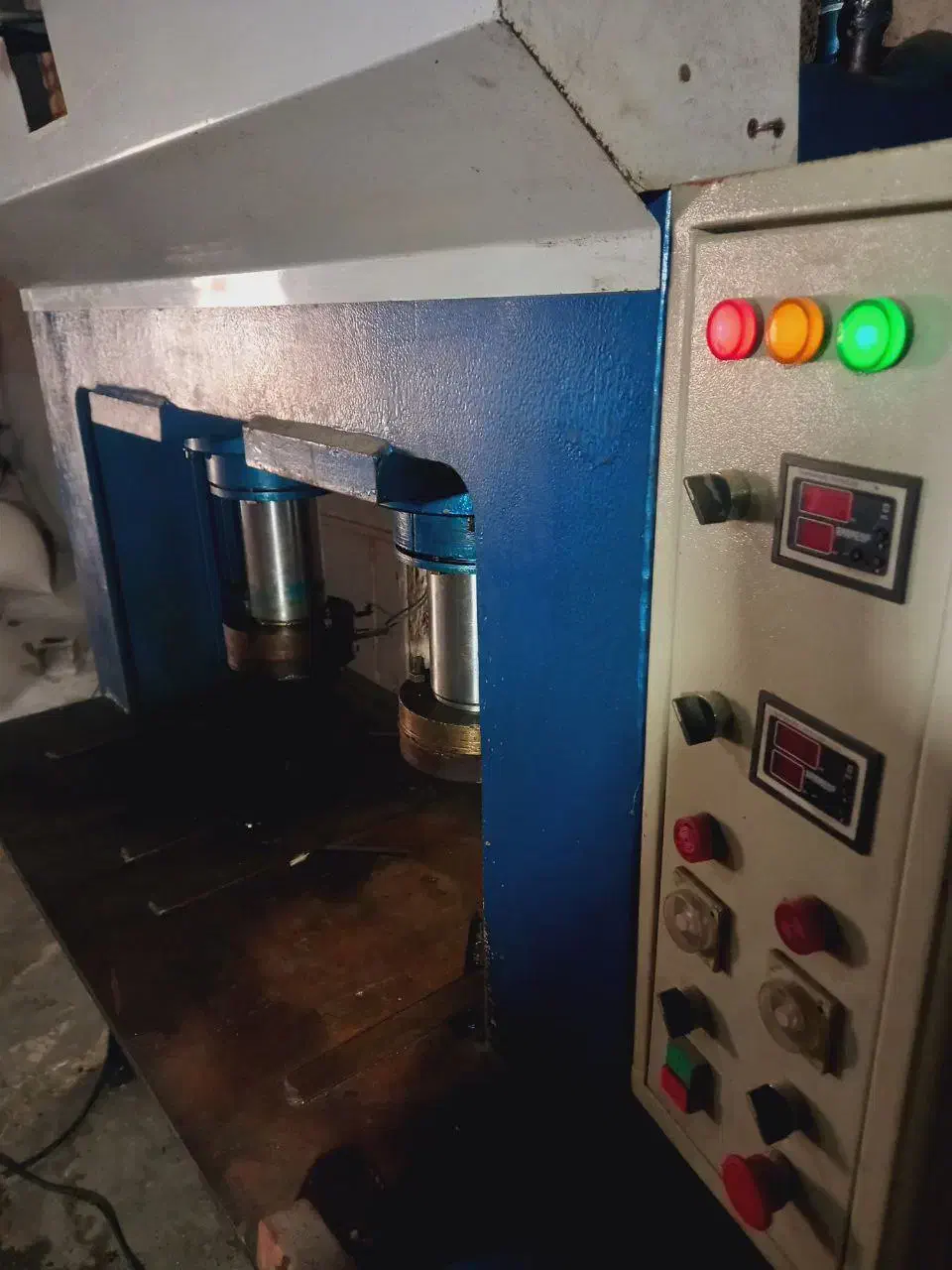 پرس هیدرولیک ۴۵ تن|ماشین‌آلات صنعتی|رشت, لاکان|دیوار