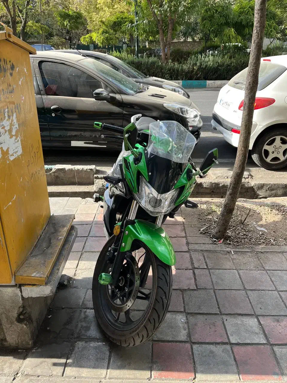 مگلی ۲۰۰|موتورسیکلت|بومهن, |دیوار