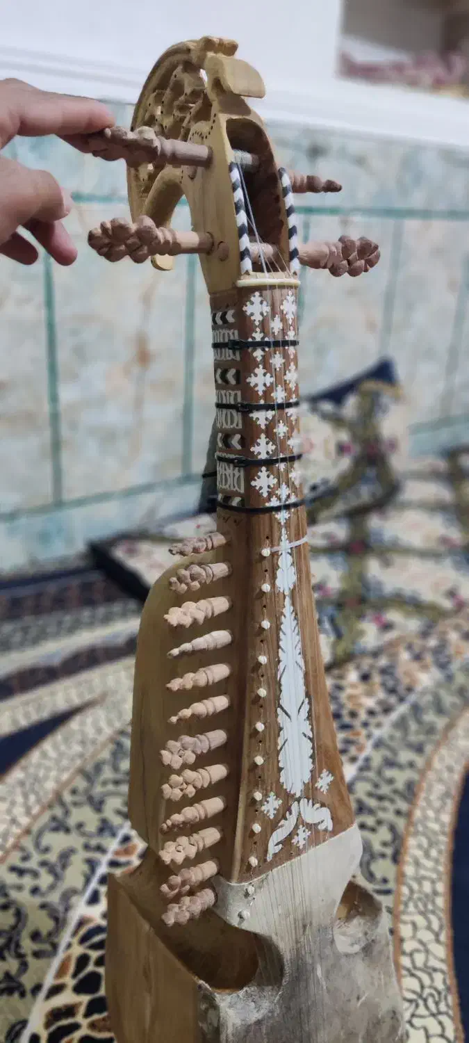 چنگ یا قیچک یا سروز|سازهای سنتی|بندرعباس, |دیوار