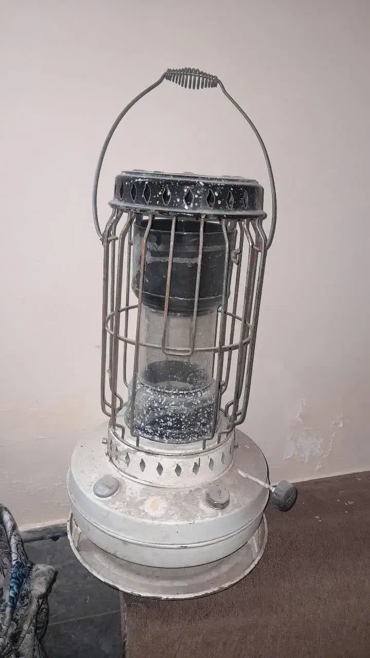 دو عدد چراغ نفتی کلکسیونی نو|کلکسیون اشیاء عتیقه|یزد, |دیوار