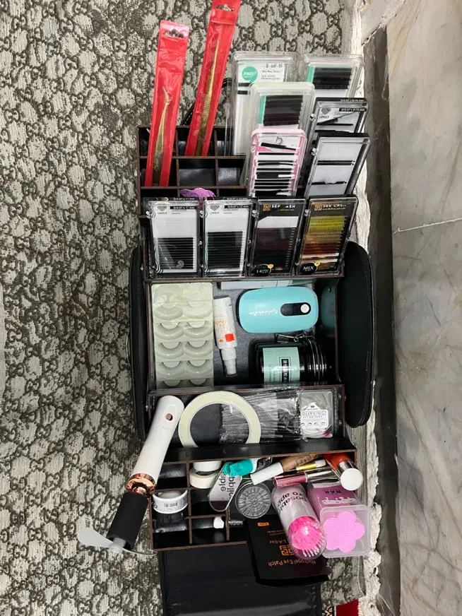 فروش وسایل کاشت مژه برند های مرغوب|آرایشگاه و سالن‌های زیبایی|نی‌ریز, |دیوار