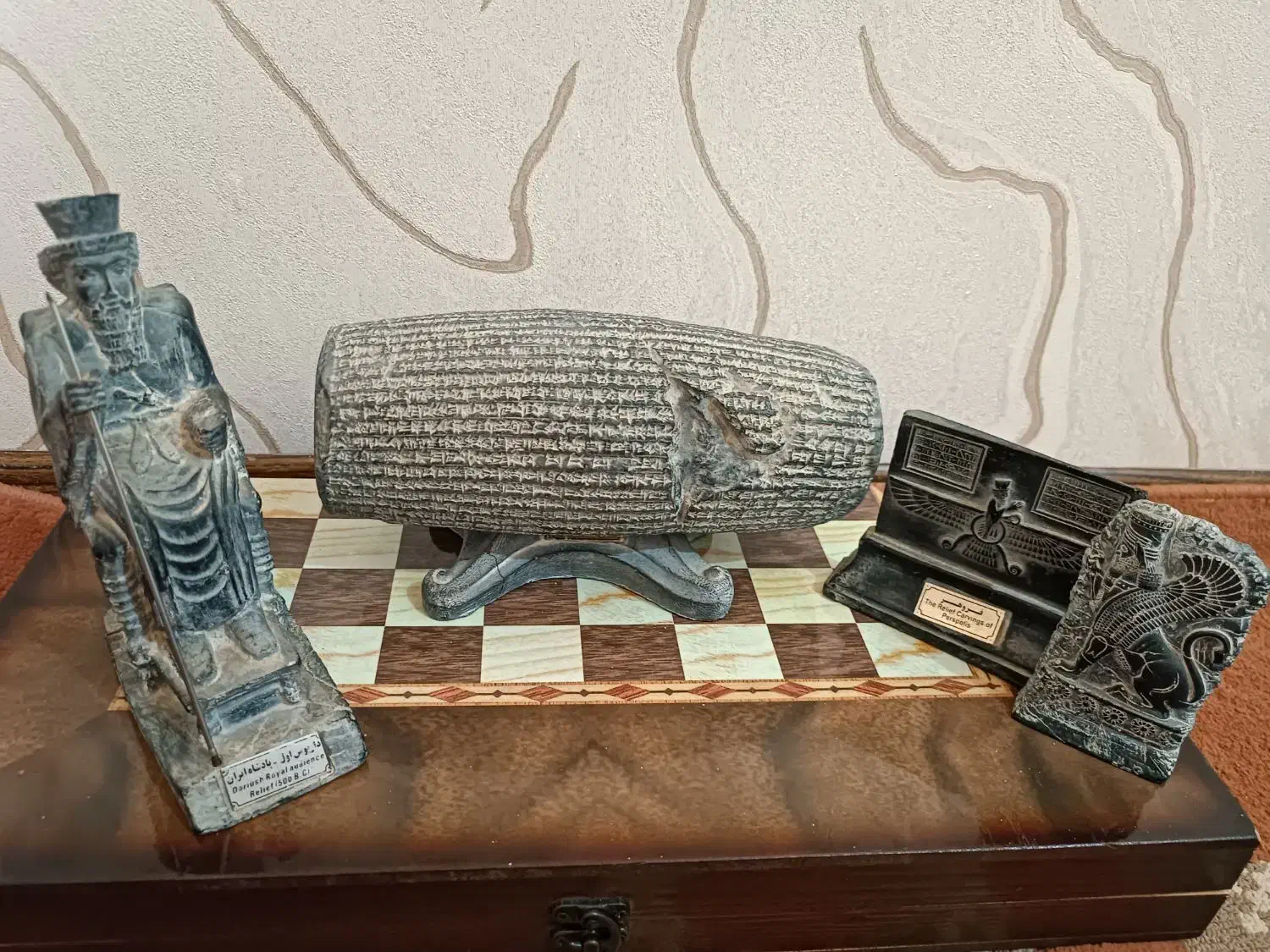 دکوری هخامنشی|مجسمه، تندیس، ماکت|خرم‌آباد, |دیوار