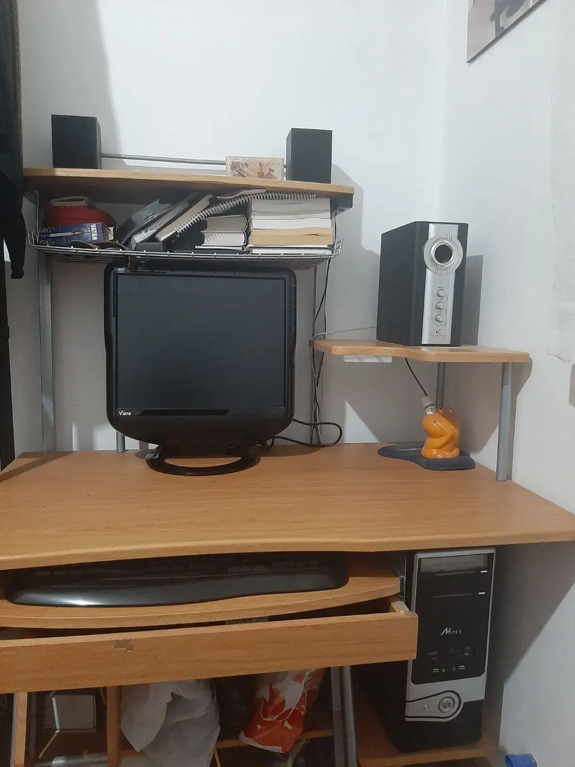 میز کامپیوتر بسار تمیز|میز تحریر و کامپیوتر|خمین, |دیوار