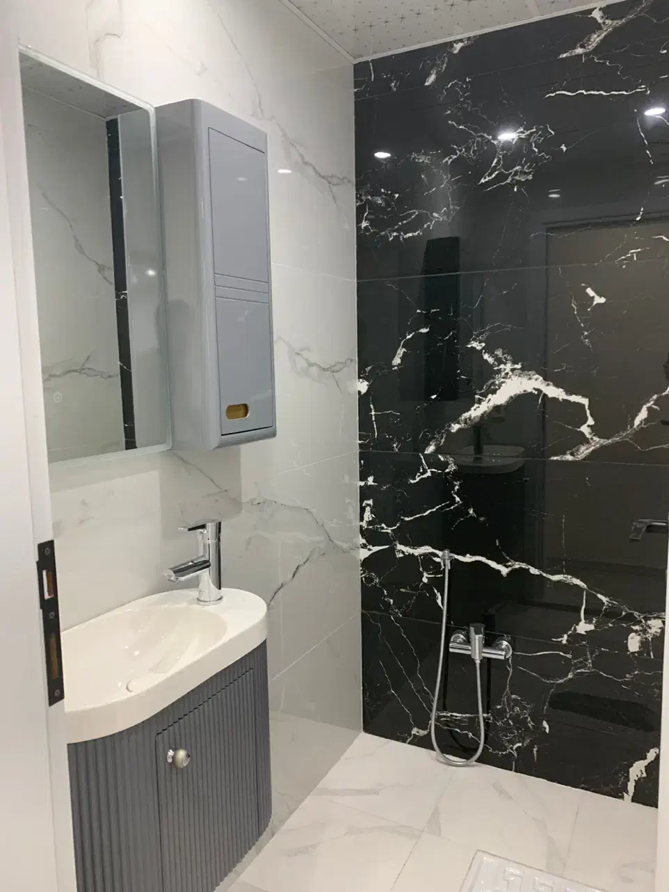 رهن کامل اپارتمان۱۳۰متر/کلید اول|اجارهٔ آپارتمان|اهواز, کوی جواهری|دیوار