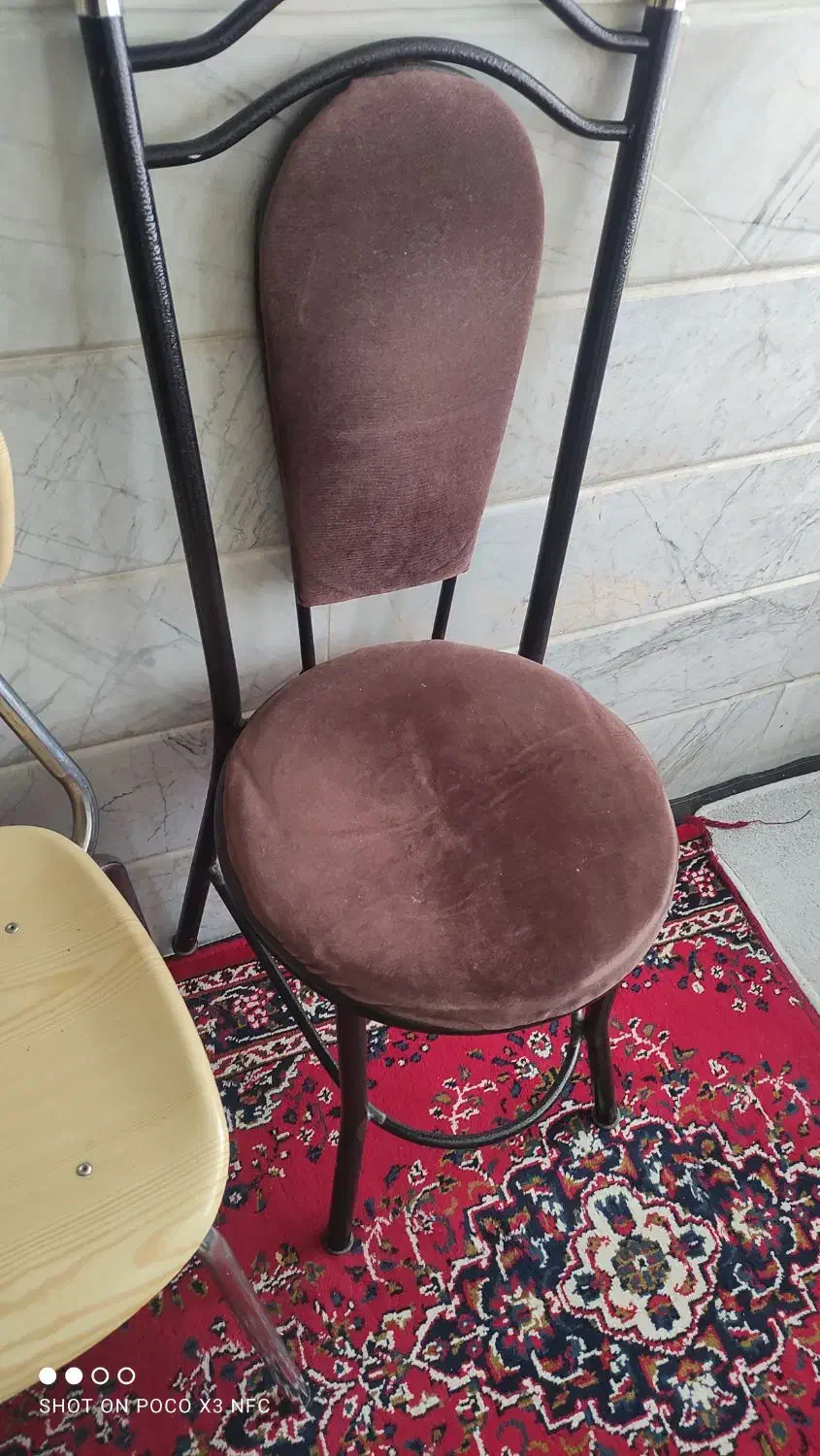 شش تا صندلی رویه مخمل ومیز گرد|میز و صندلی غذاخوری|نهاوند, |دیوار