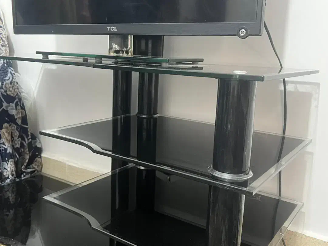 ال ای دی ۳۲ اینچ با میز|تلویزیون و پروژکتور|یاسوج, |دیوار