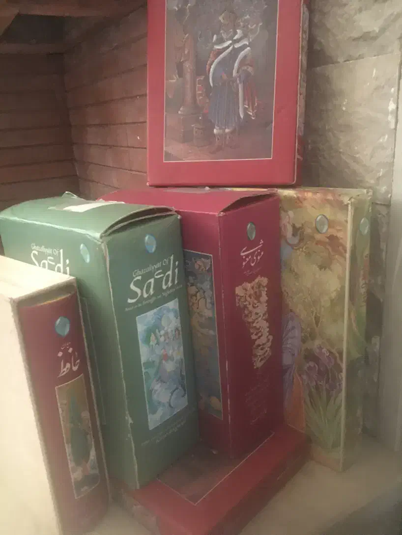 شاهنامه.مثنوی معنوی.غزلیات سعدی.دیوان حافظبا عر|کتاب و مجله تاریخی|شیراز, معالی‌آباد|دیوار
