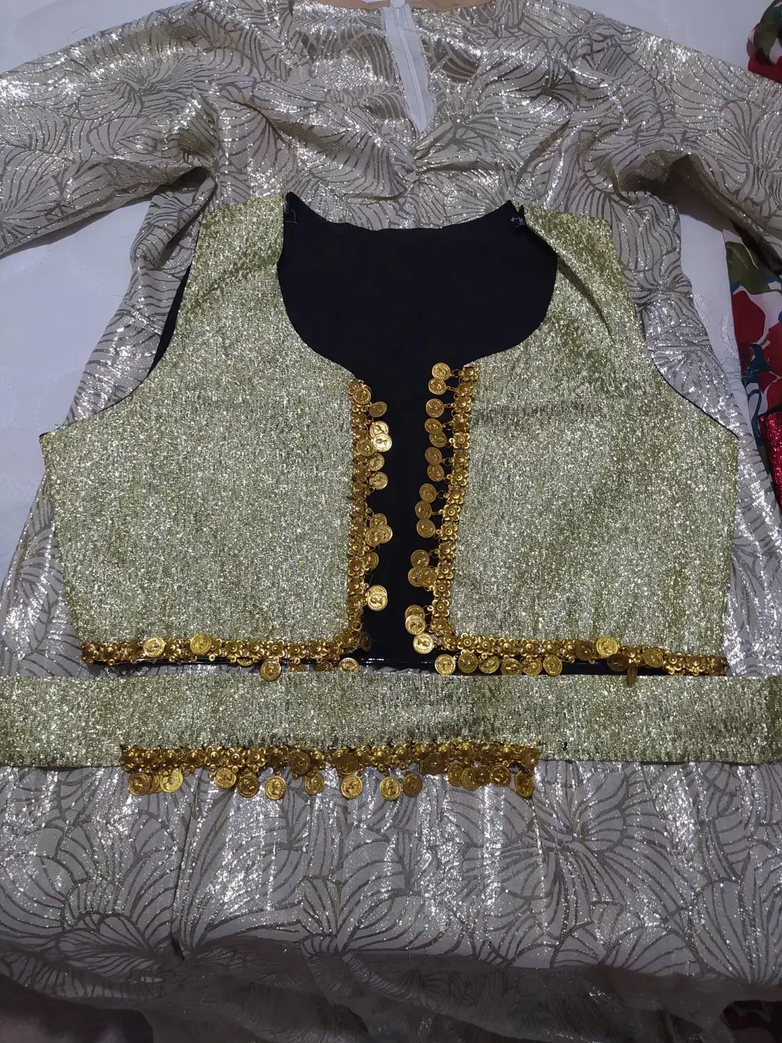 سورانی همراه کمر و سیخمه|لباس|مهاباد (آذربایجان غربی), |دیوار