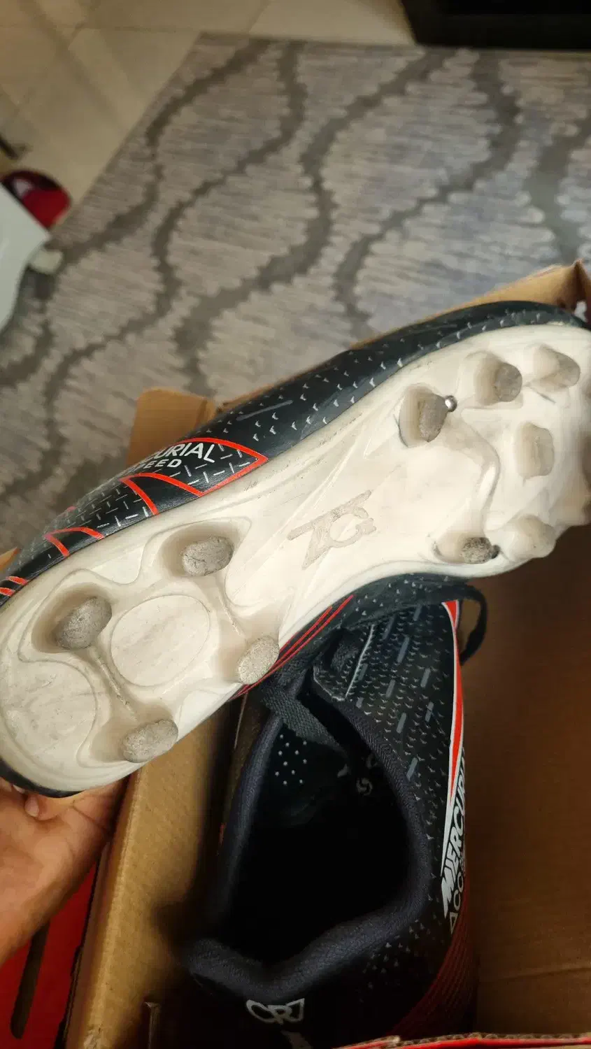 کفش استوک چمن فوتبال حرفه ای|کیف، کفش، کمربند|رشت, گلزاران|دیوار