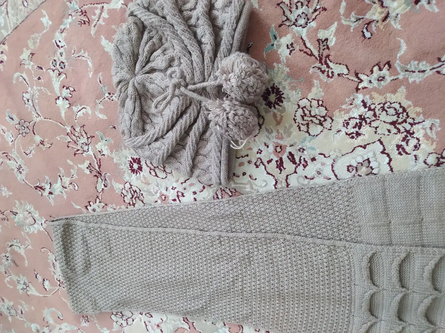 دو دست شال و کلاه سالم|لباس|سهند, |دیوار