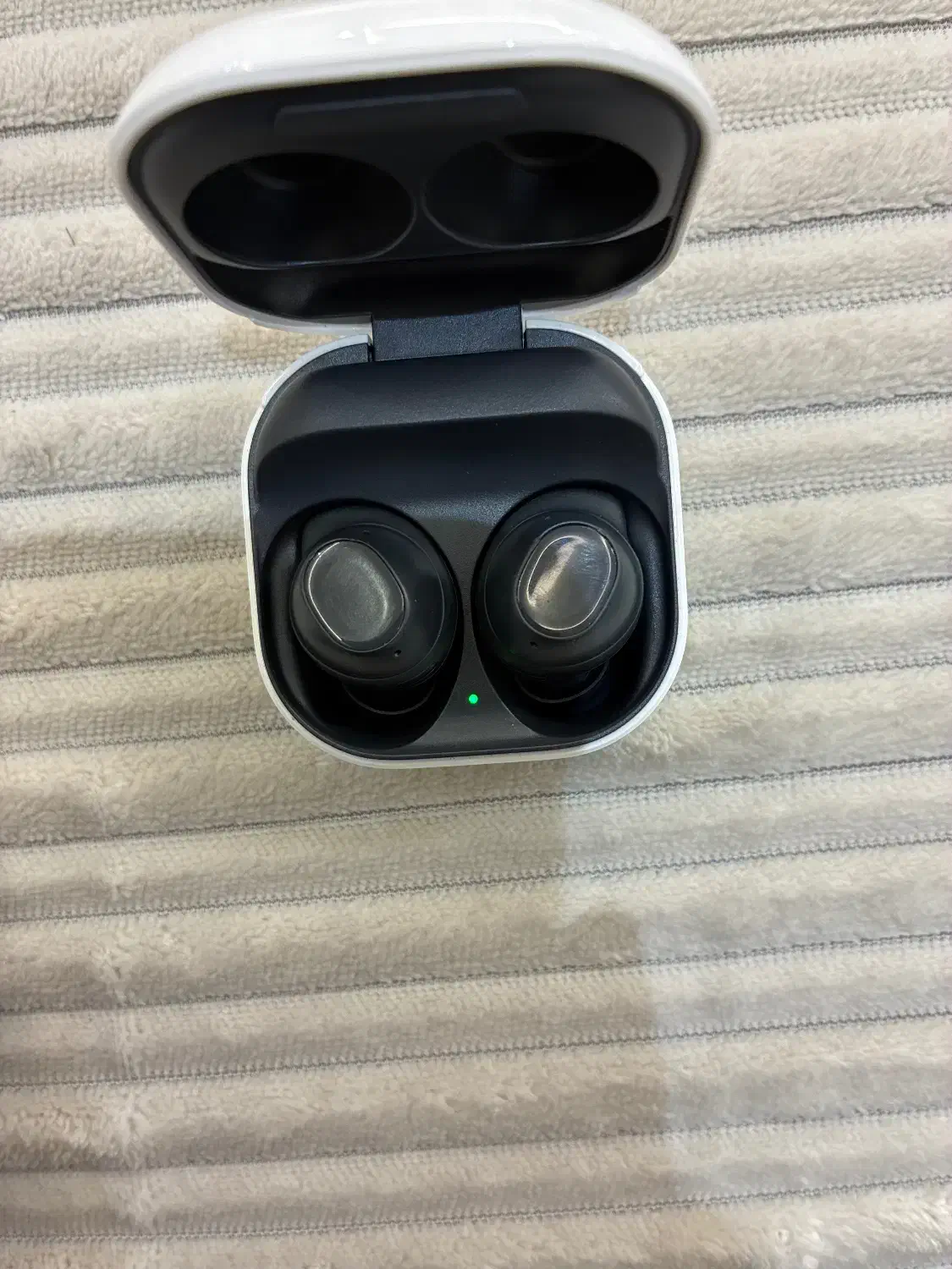 Buds F E|لوازم جانبی موبایل و تبلت|تهران, دزاشیب|دیوار