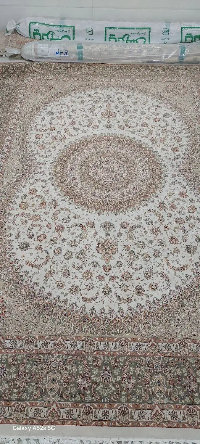 ۱ جفت فرش ۹ متری ۷۰۰ شانه با رنگ کرم گردویی|فرش|مهاباد (آذربایجان غربی), |دیوار