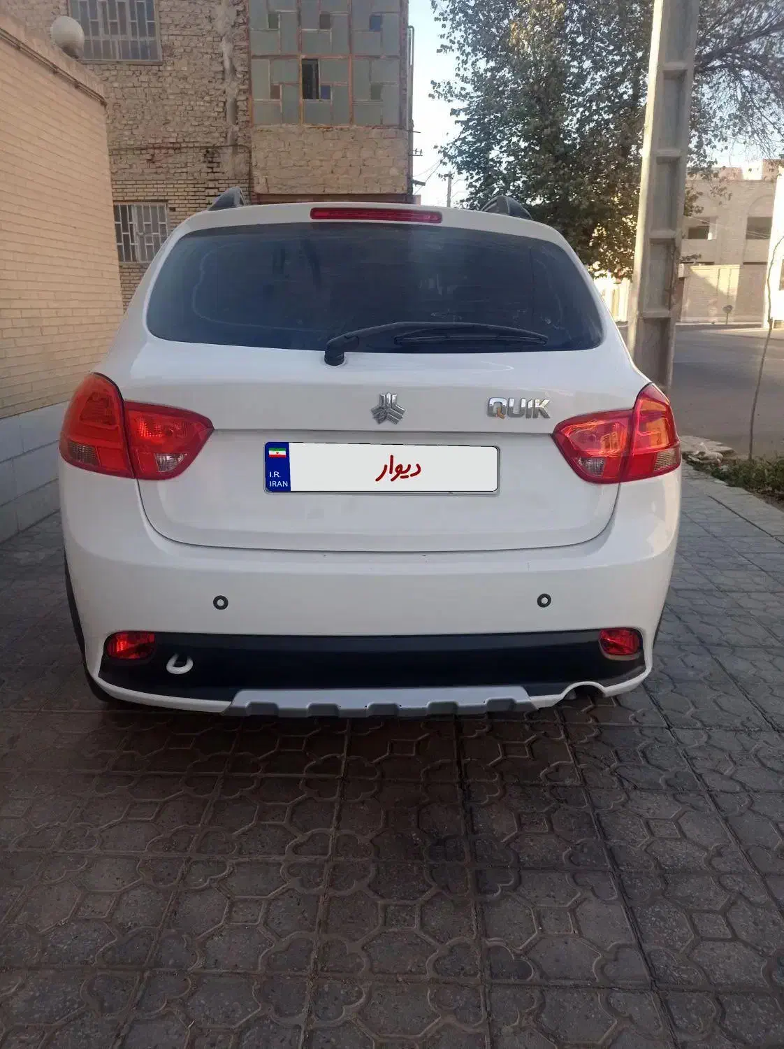 کوییک ار سفید مشکی|خودرو سواری و وانت|یزد, |دیوار