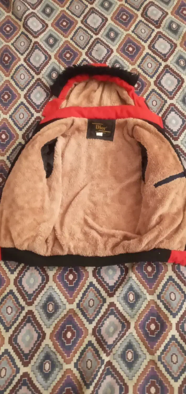 کاپشن|لباس|زنجان, |دیوار