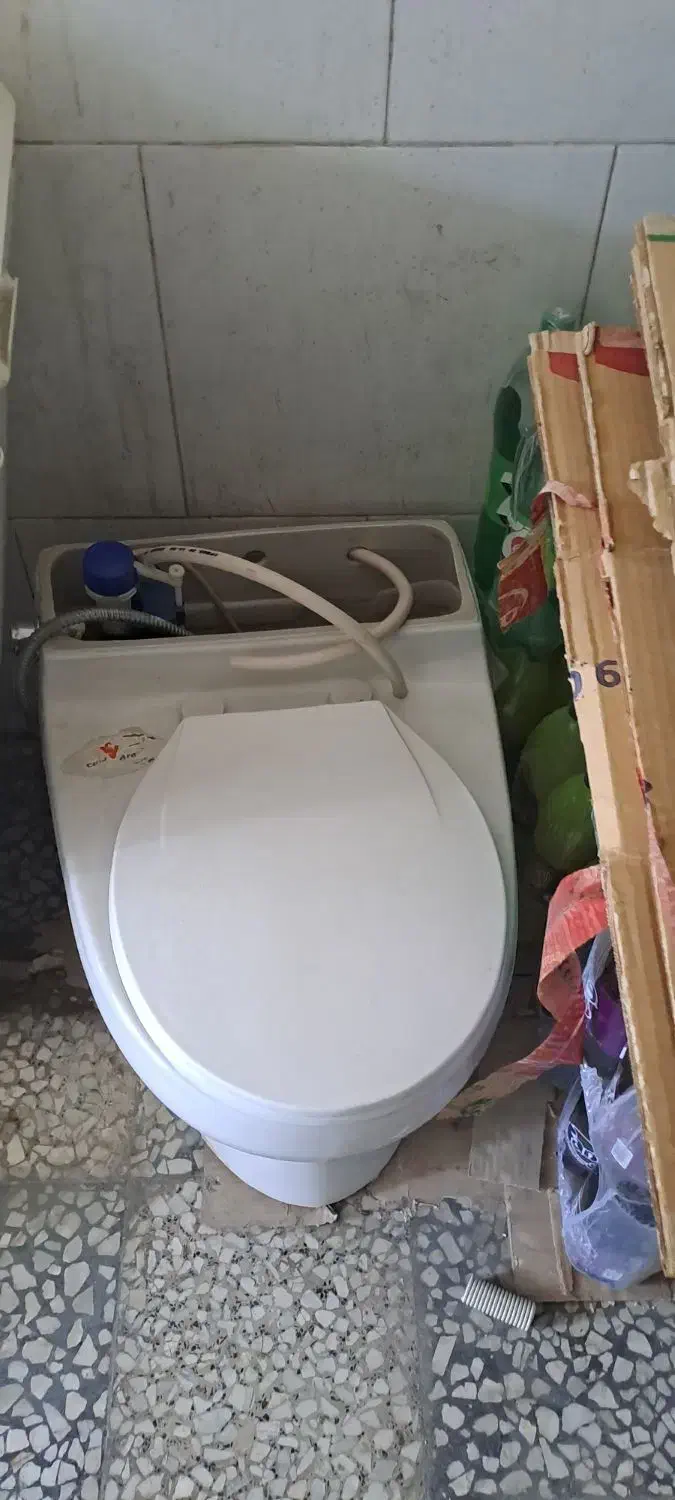 دو عدد توالت فرنگی|لوازم سرویس بهداشتی|فولادشهر, A4|دیوار