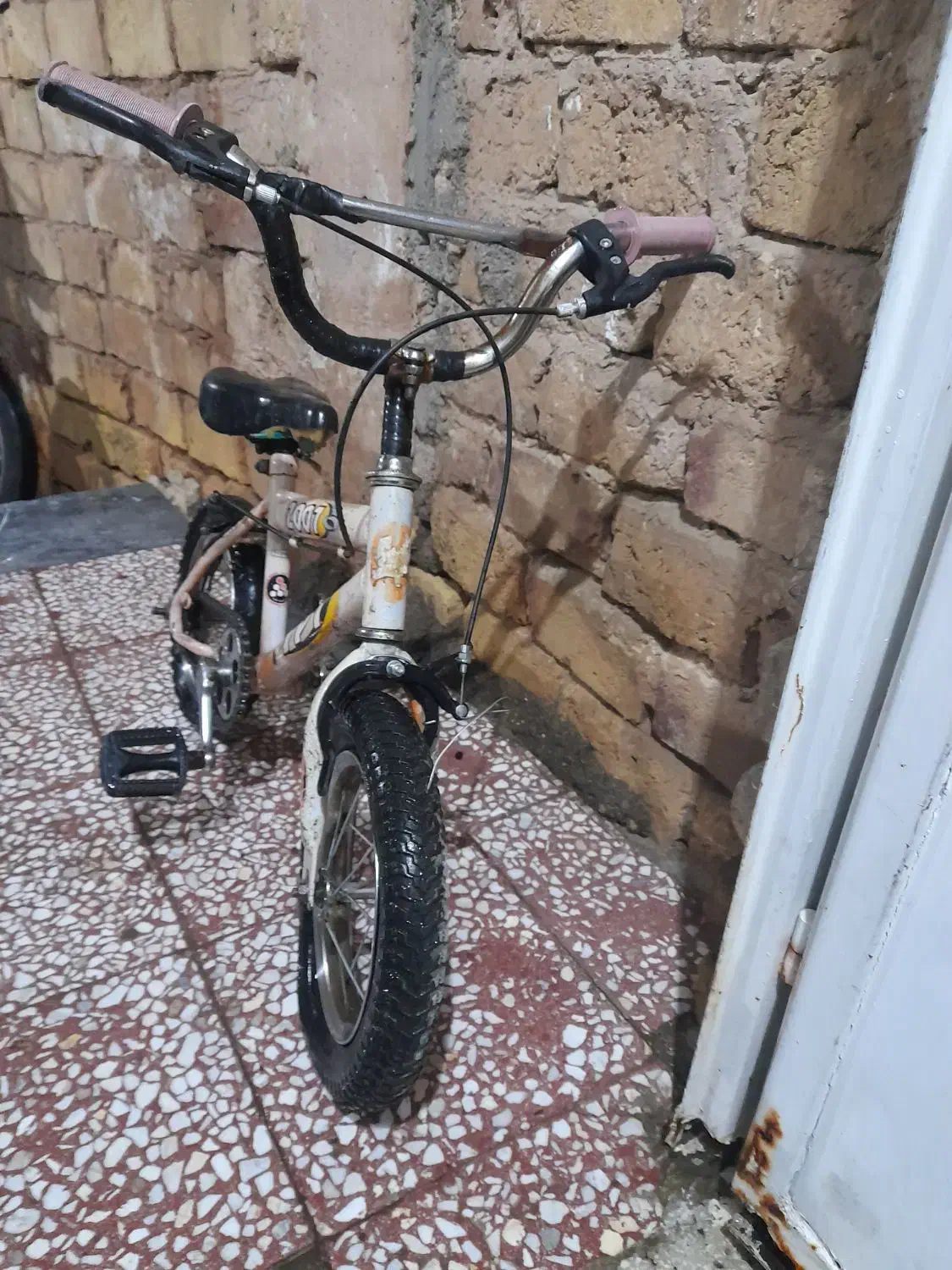 دوچرخه ۱۲ سالم فقط لاستیکها سرویس میخواد|دوچرخه، اسکیت، اسکوتر|قم, علی آباد سعدگان|دیوار