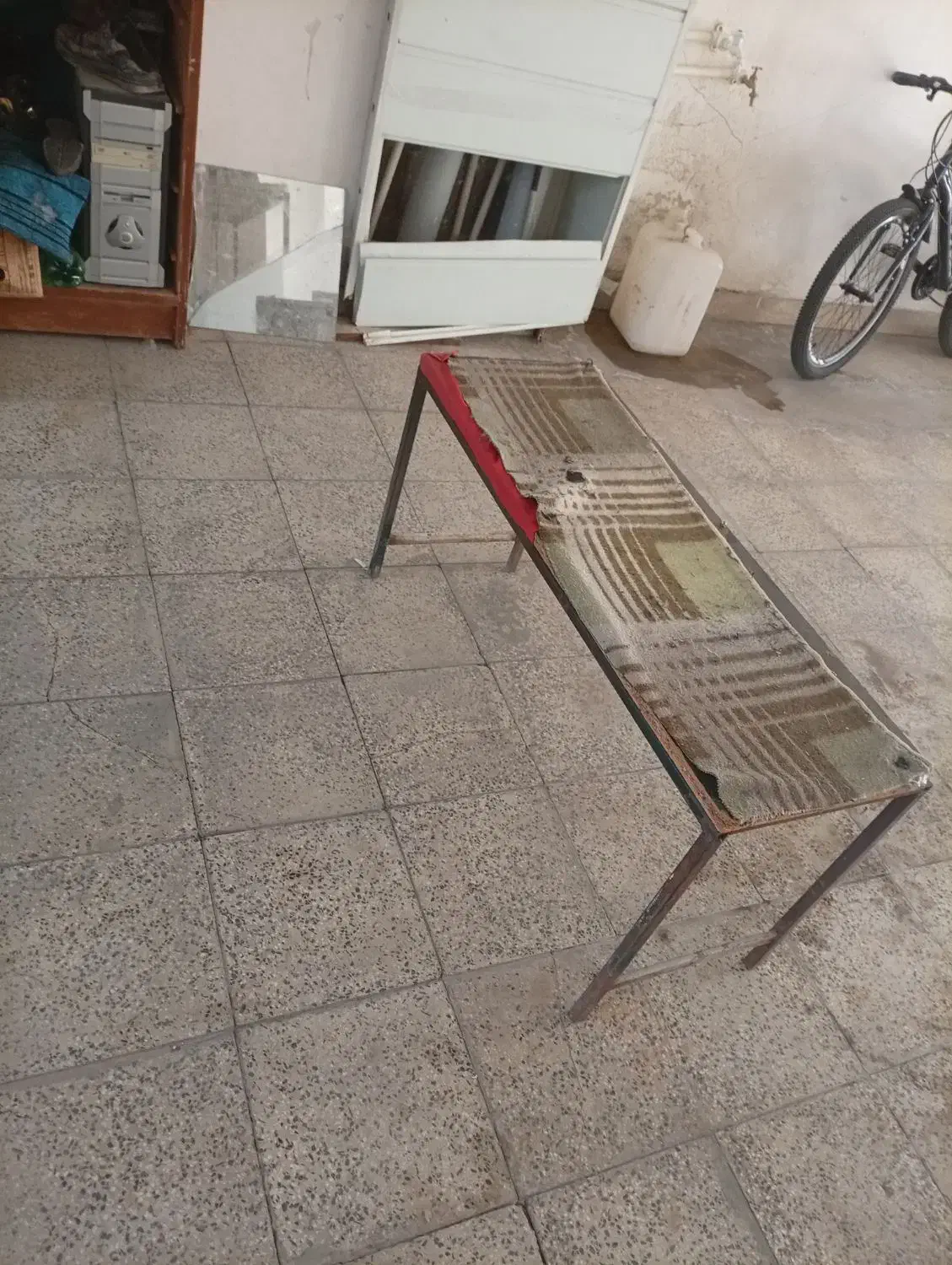 دوعدد صندلی و نیمکت|صندلی و نیمکت|اردبیل, |دیوار