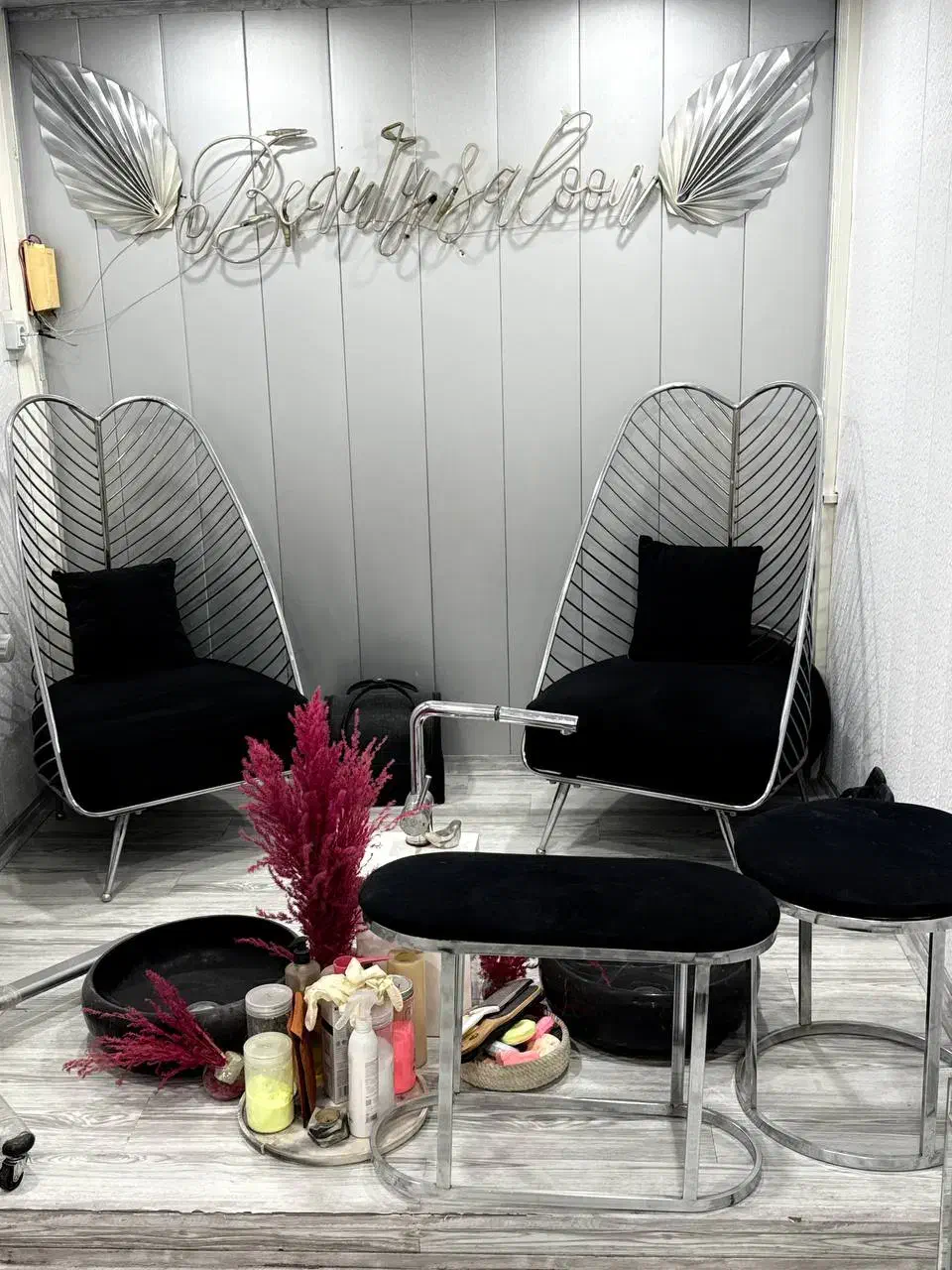 وسایل سالن زیبایی|آرایشگاه و سالن‌های زیبایی|آفتاب, |دیوار