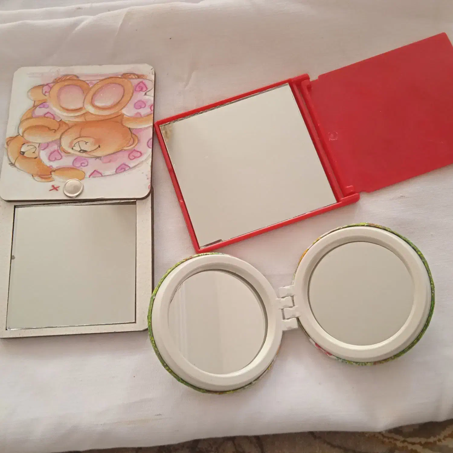 اینه جیبی و کیفی هر سه عدد سالم باهم ۱۰۰ تومان|زیورآلات و اکسسوری|جهرم, |دیوار