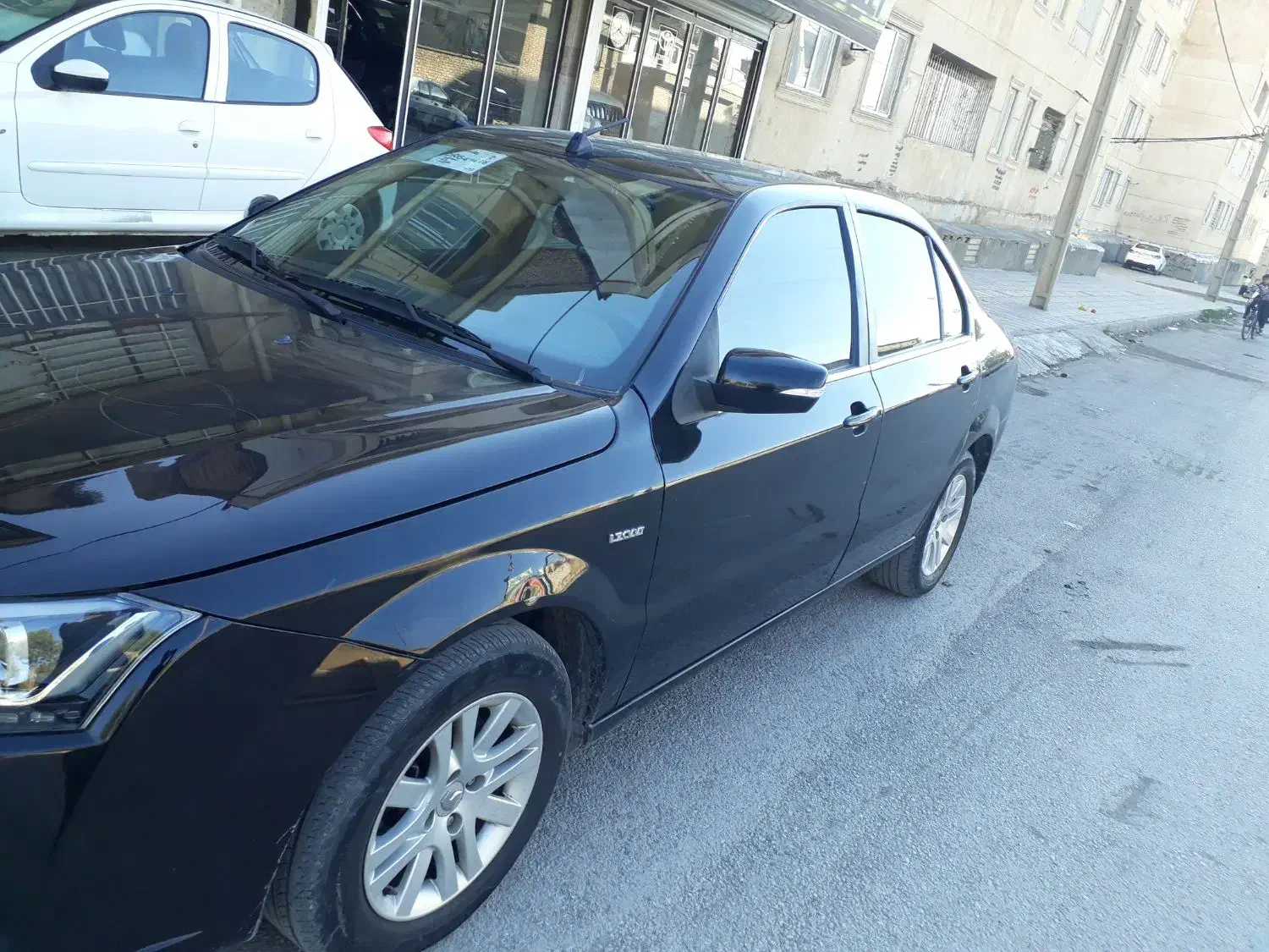 دنا معمولی|خودرو سواری و وانت|اصفهان, درب کوشک|دیوار