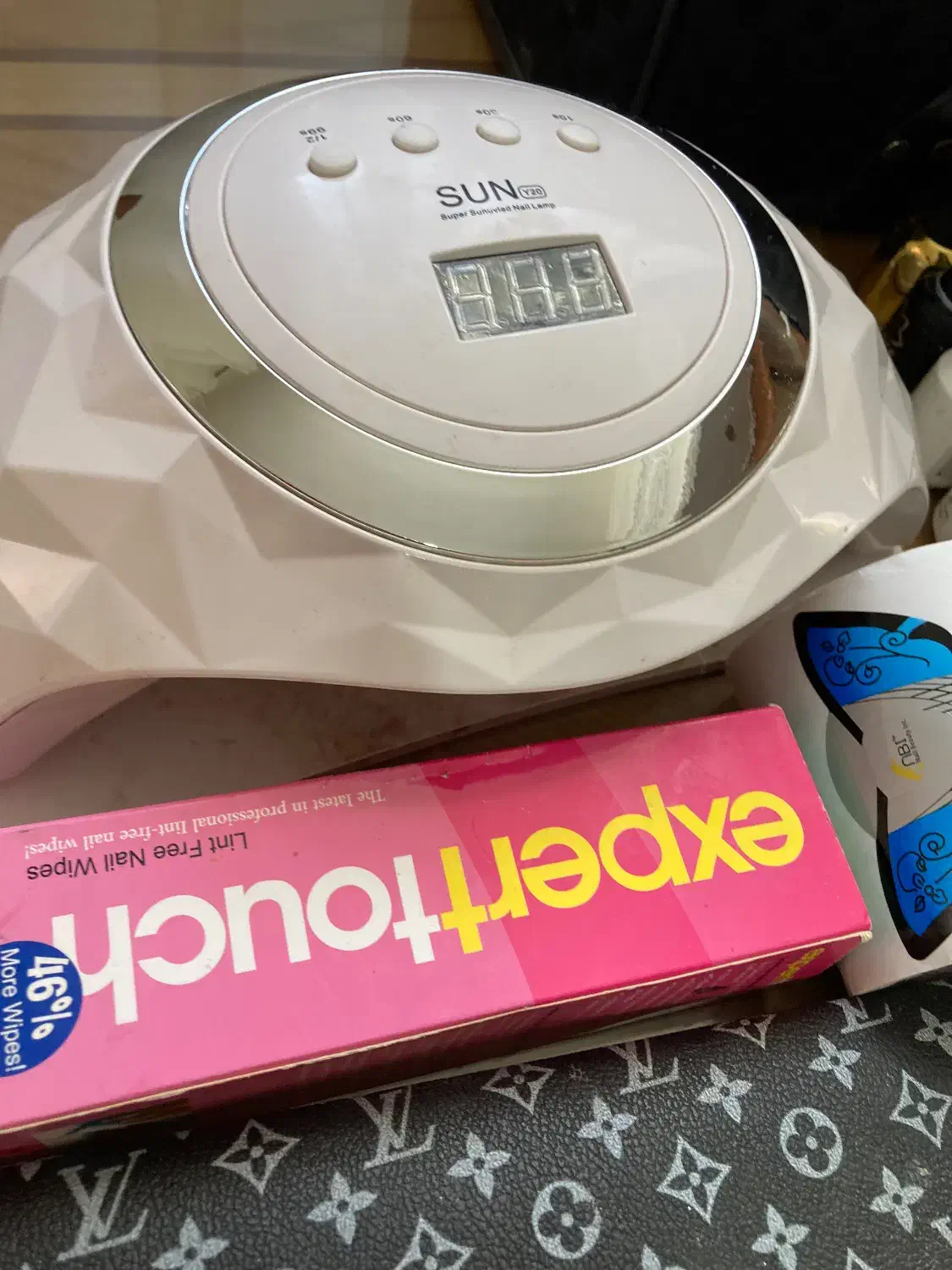 لوازم کاشت ناخن|آرایشگاه و سالنهای زیبایی|خلخال, |دیوار