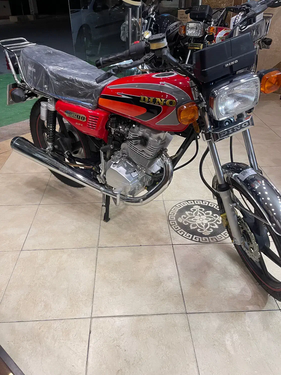 هندا خشک|موتورسیکلت|قم, شاه سید علی|دیوار