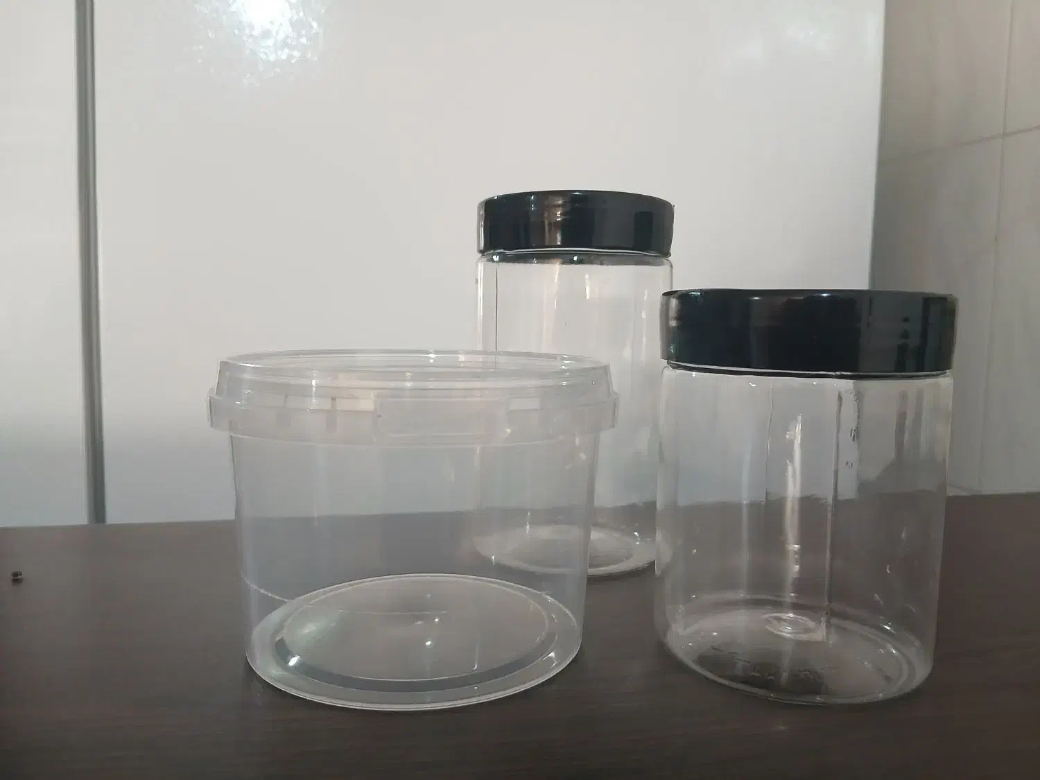 تعدادی ظروف پلاستیکی|ظروف نگهدارنده، پلاستیکی، یک‌بارمصرف|خرم‌آباد, |دیوار