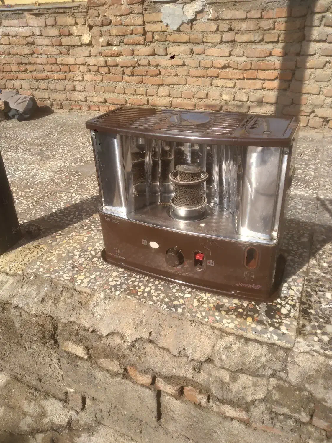 چراغ‌نفتی‌قدیمی|کلکسیون اشیاء عتیقه|شاهین دژ, |دیوار