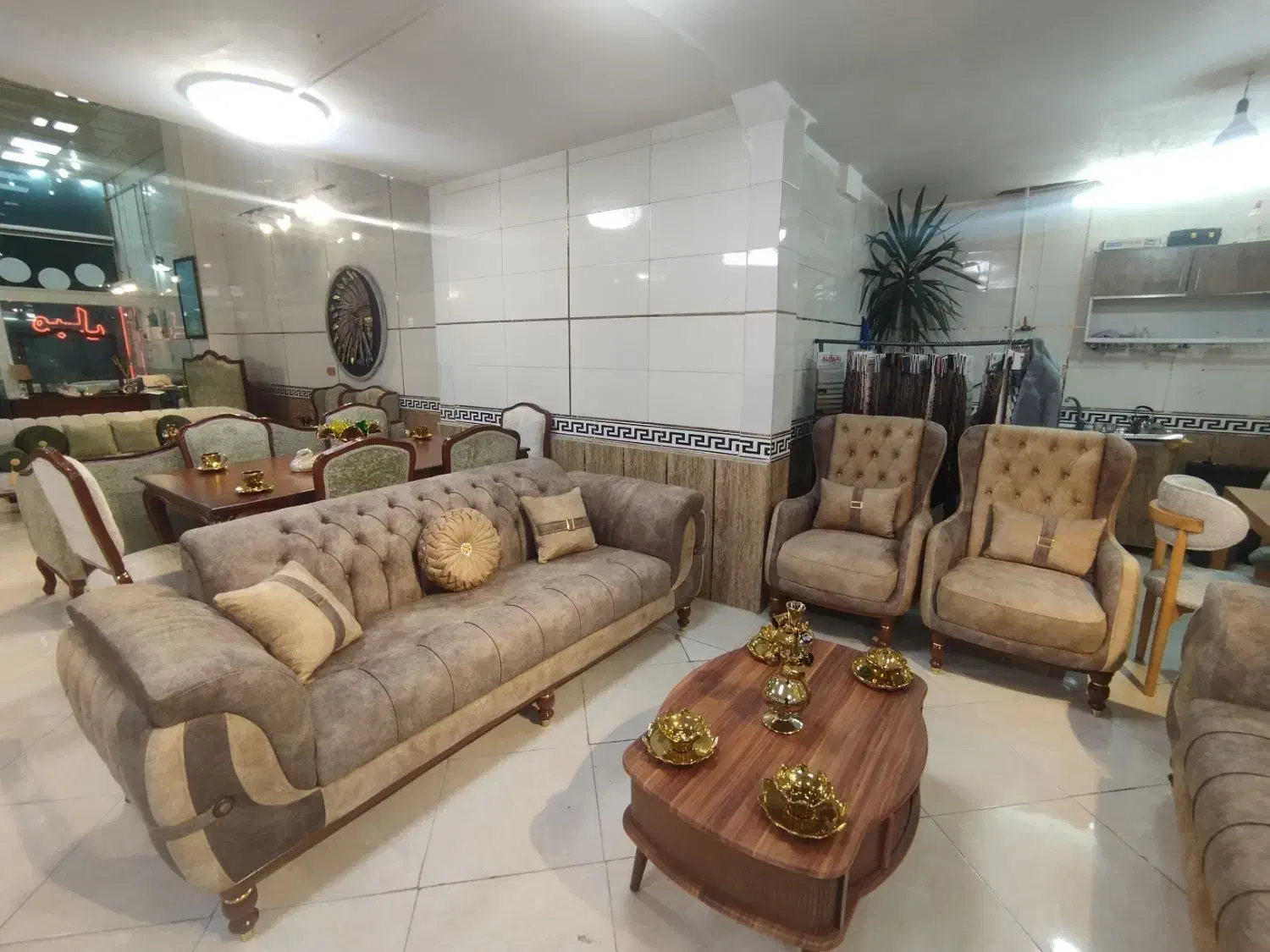 مبل راحتی اسفنج ۳۵ کیلو گرم ( مبلمان اشراق)|مبلمان خانگی و میز عسلی|زنجان, |دیوار