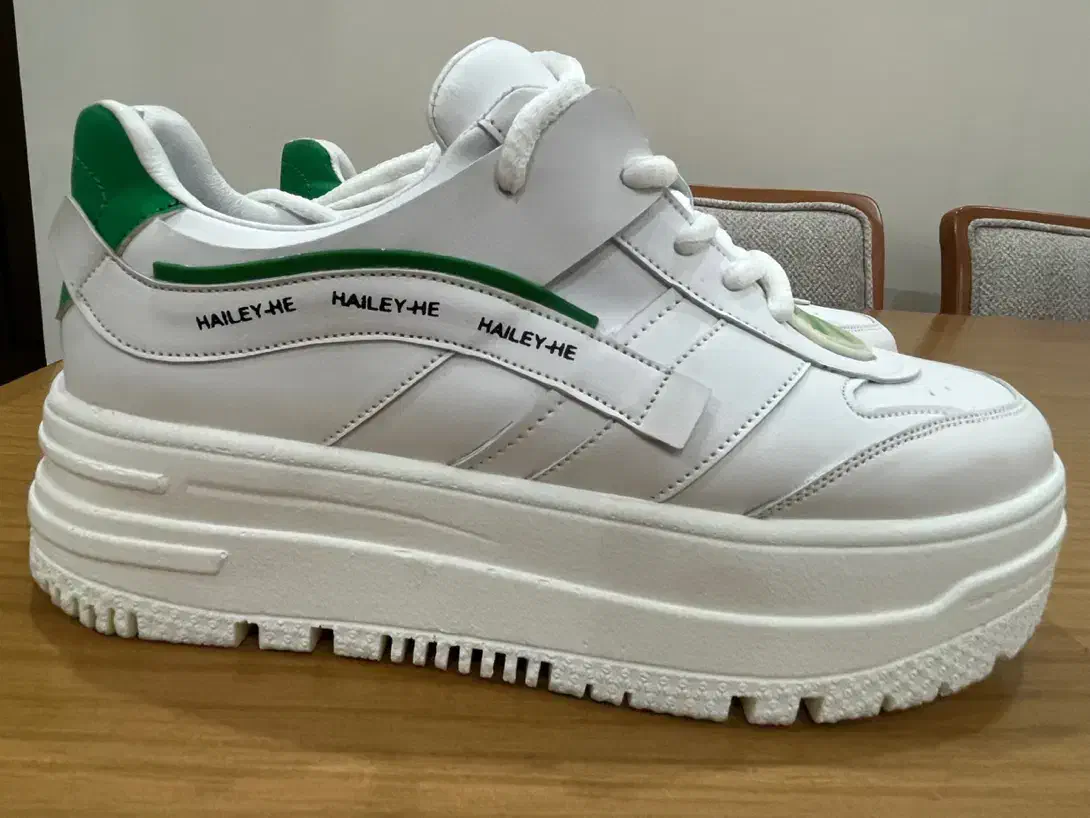 کفش کتانی|تجهیزات ورزشی|تهران, فلسطین (میدان انقلاب)|دیوار