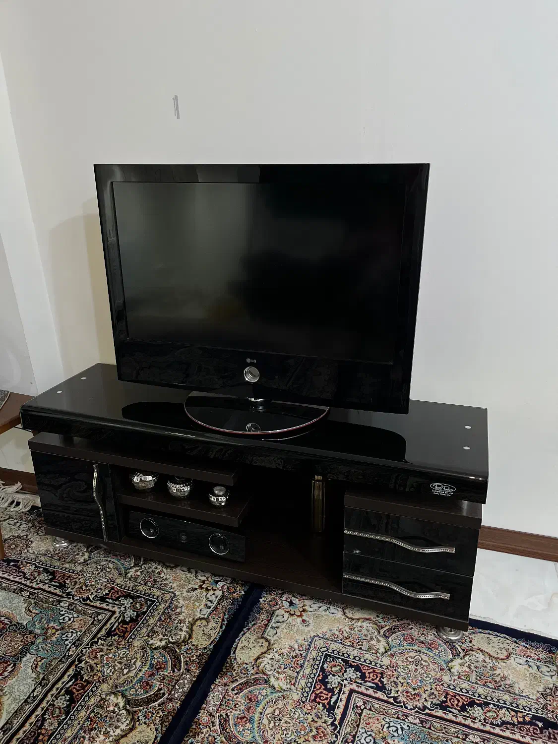میز و تلوزیون LG اصل|تلویزیون و پروژکتور|مشکین‌دشت, |دیوار