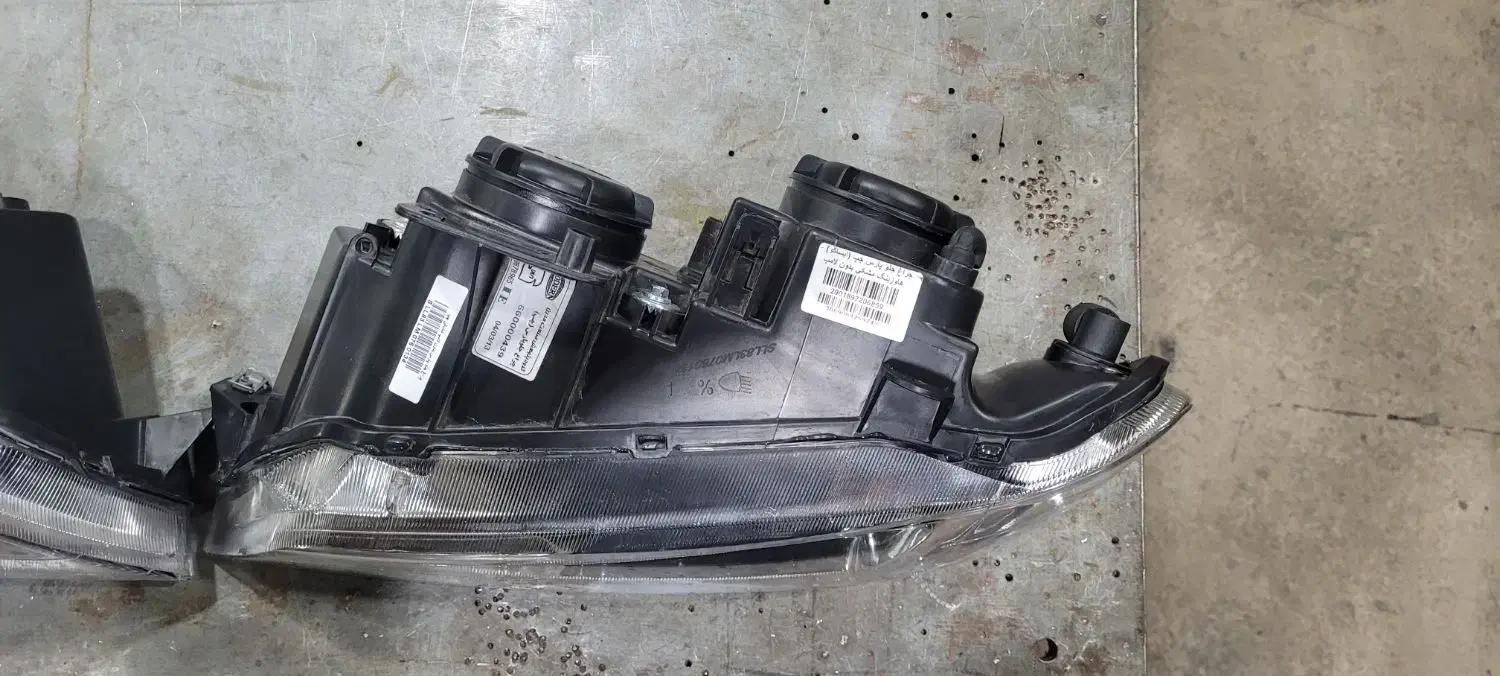 چراغ پژو پارس|قطعات یدکی و لوازم جانبی|رشت, باهنر|دیوار