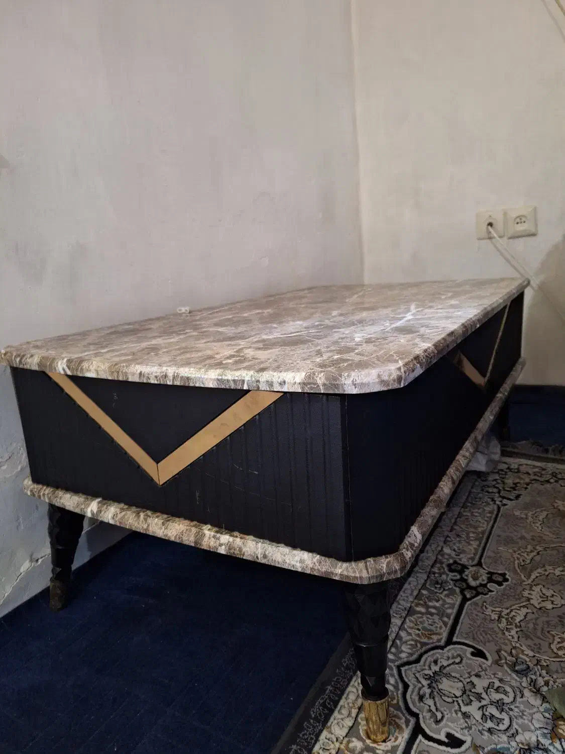 میز عسلی بزرگ درحدنو|مبلمان خانگی و میز عسلی|رشت, دیانتی|دیوار