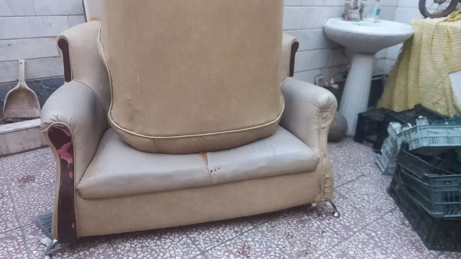 مبل راحتی رایگان|مبلمان خانگی و میز عسلی|قم, زنبیل آباد|دیوار