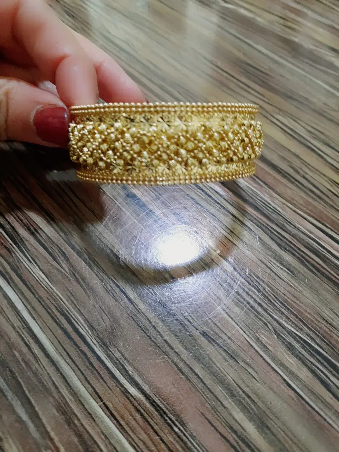 دستبند|جواهرات|یاسوج, |دیوار