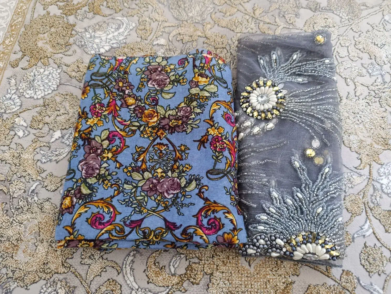 شال ولچک|لباس|بیستون, |دیوار