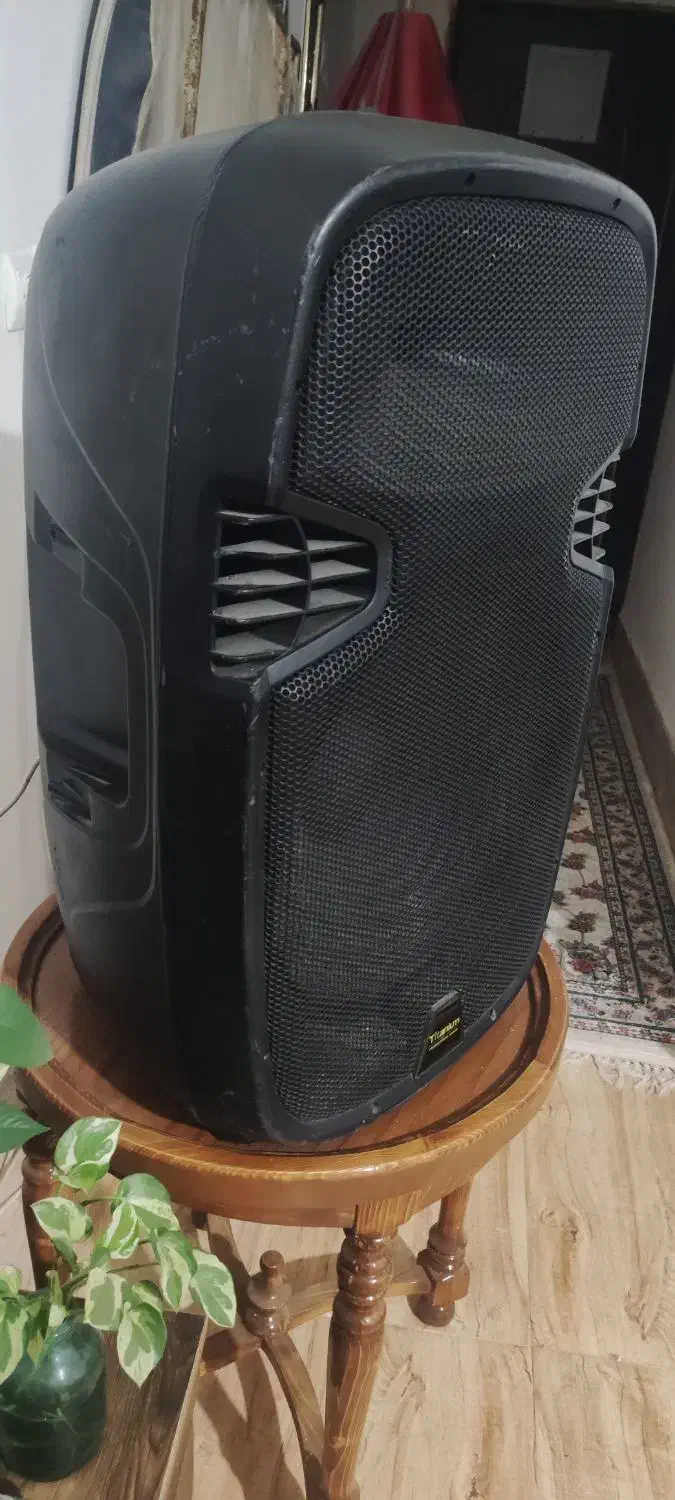 باند بزرگ|صوتی و تصویری|نیشابور, شهید بهشتی|دیوار