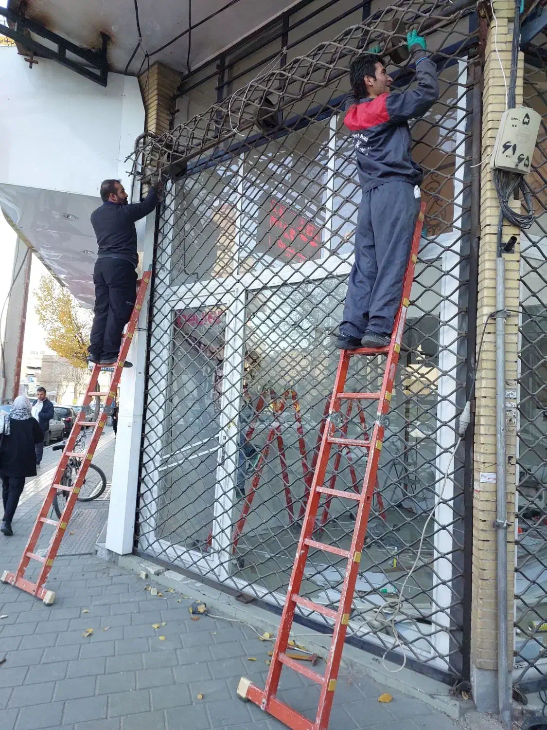 تعمیرات تخصصی کرکره برقی وقدیمی.تعویض فنر اورژانسی|خدمات پیشه و مهارت|ارومیه, |دیوار