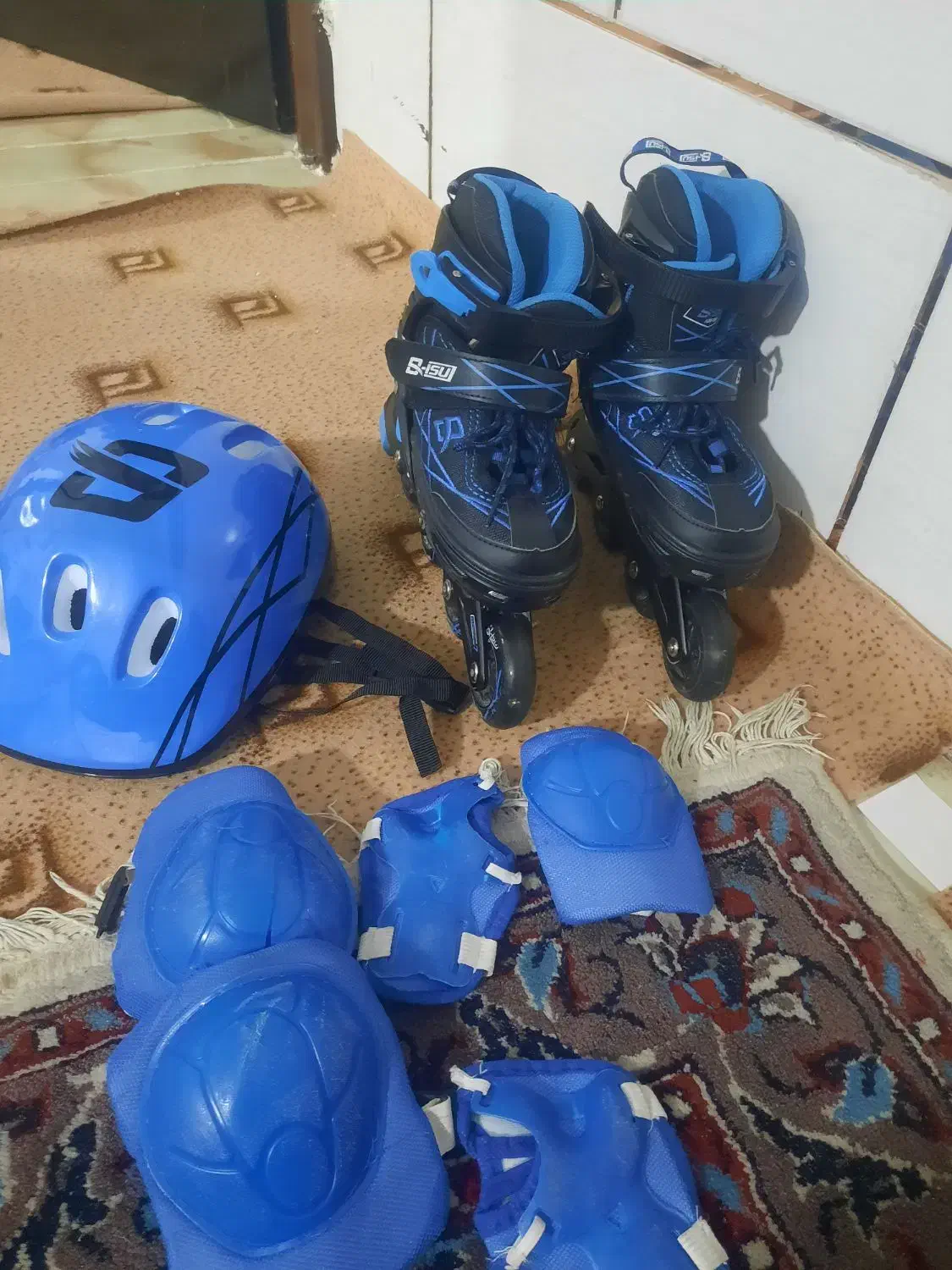 کفش اسکیت|دوچرخه، اسکیت، اسکوتر|کهنوج, |دیوار