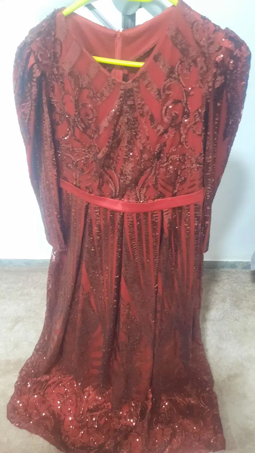 لباس مجلسی|لباس|لامرد, |دیوار