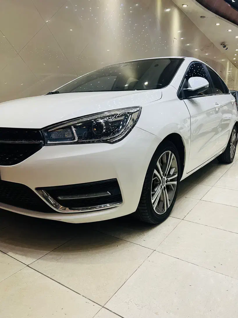 اریزو ۵ اکسلنت اتوماتیک مدل ۹۶ کم کار|خودرو سواری و وانت|اصفهان, فروردین|دیوار