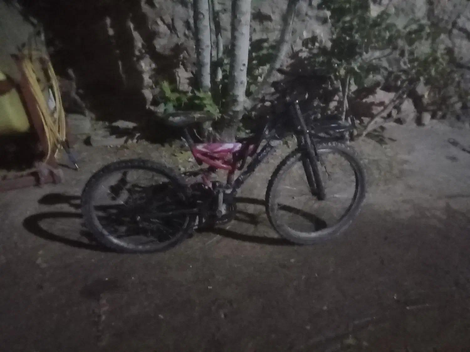 دوچرخه۲۴ سالم فقط یک عدد تیوب عقب میخواهد|دوچرخه، اسکیت، اسکوتر|بیستون, |دیوار