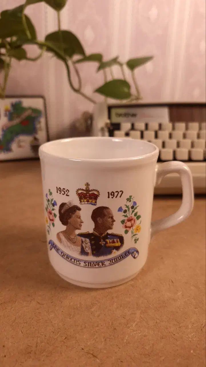 لیوان نقره ای ملکه الیزابت دوم کلکسیونی|کلکسیون اشیاء عتیقه|تهران, امام زاده عبدالله|دیوار