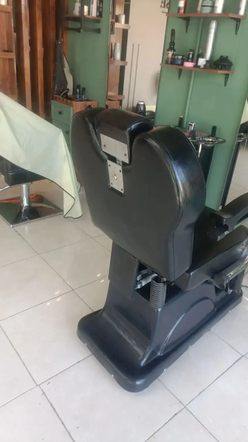 صندلی آرایشگاهی طرح برقی|آرایشگاه و سالن‌های زیبایی|قائن, |دیوار