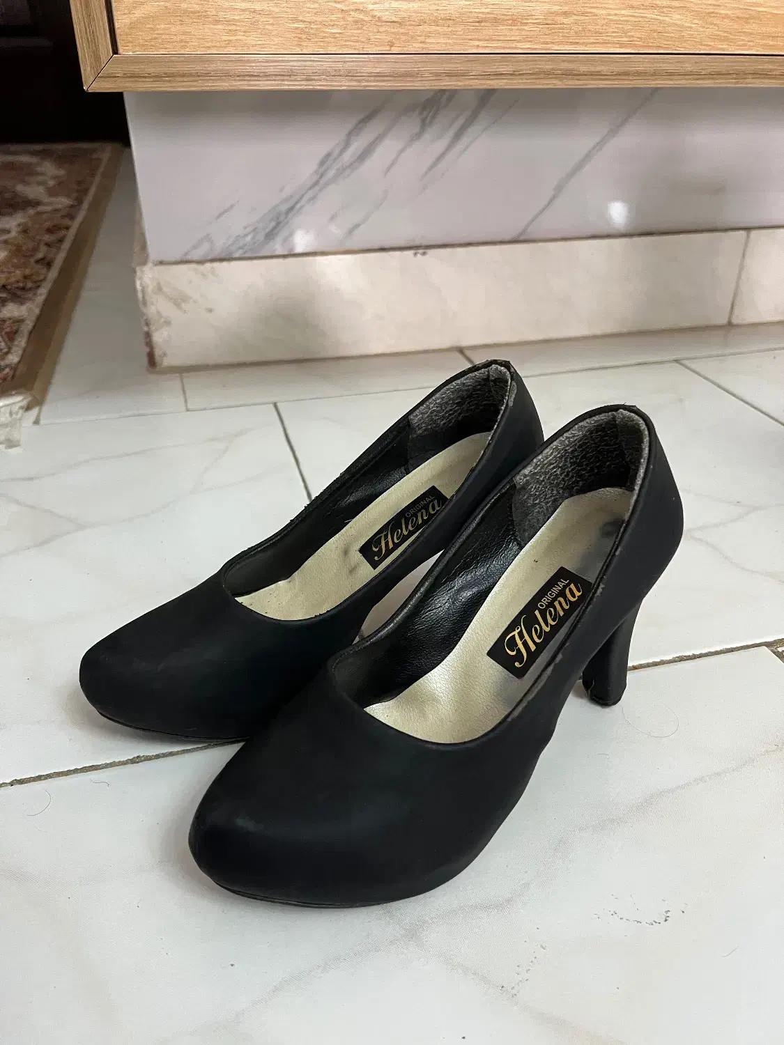 کفش زنانه|کیف، کفش، کمربند|رشت, فلسطین|دیوار