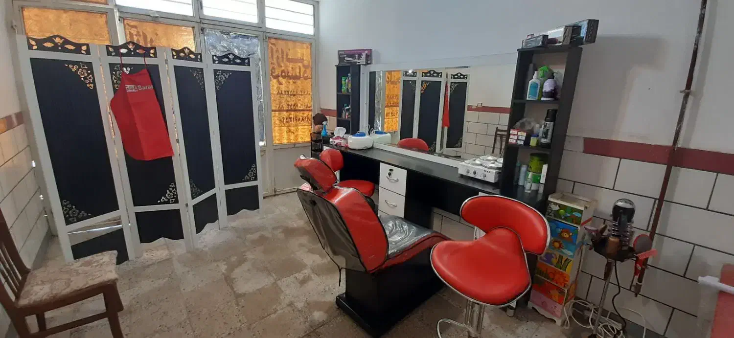 صندلی اصلاح|آرایشگاه و سالن‌های زیبایی|اراک, |دیوار