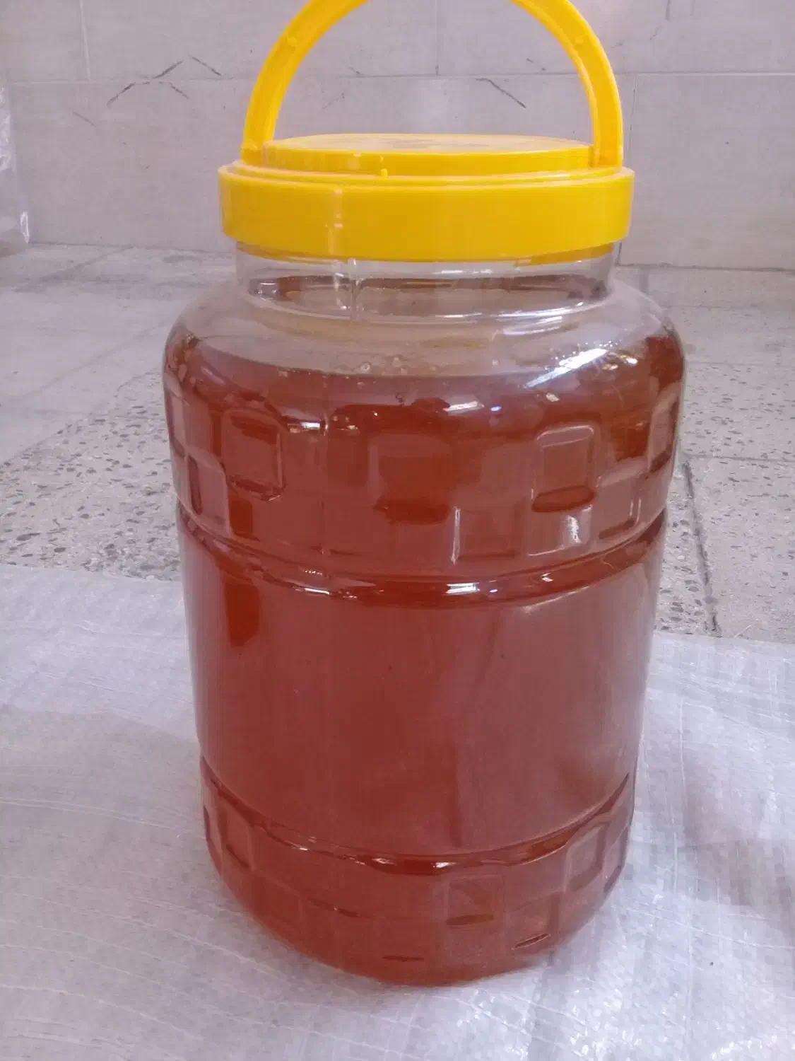 فروش عسل  به مقدار ۱تن به‌صورت عمده|عمده‌فروشی|تاکستان, |دیوار