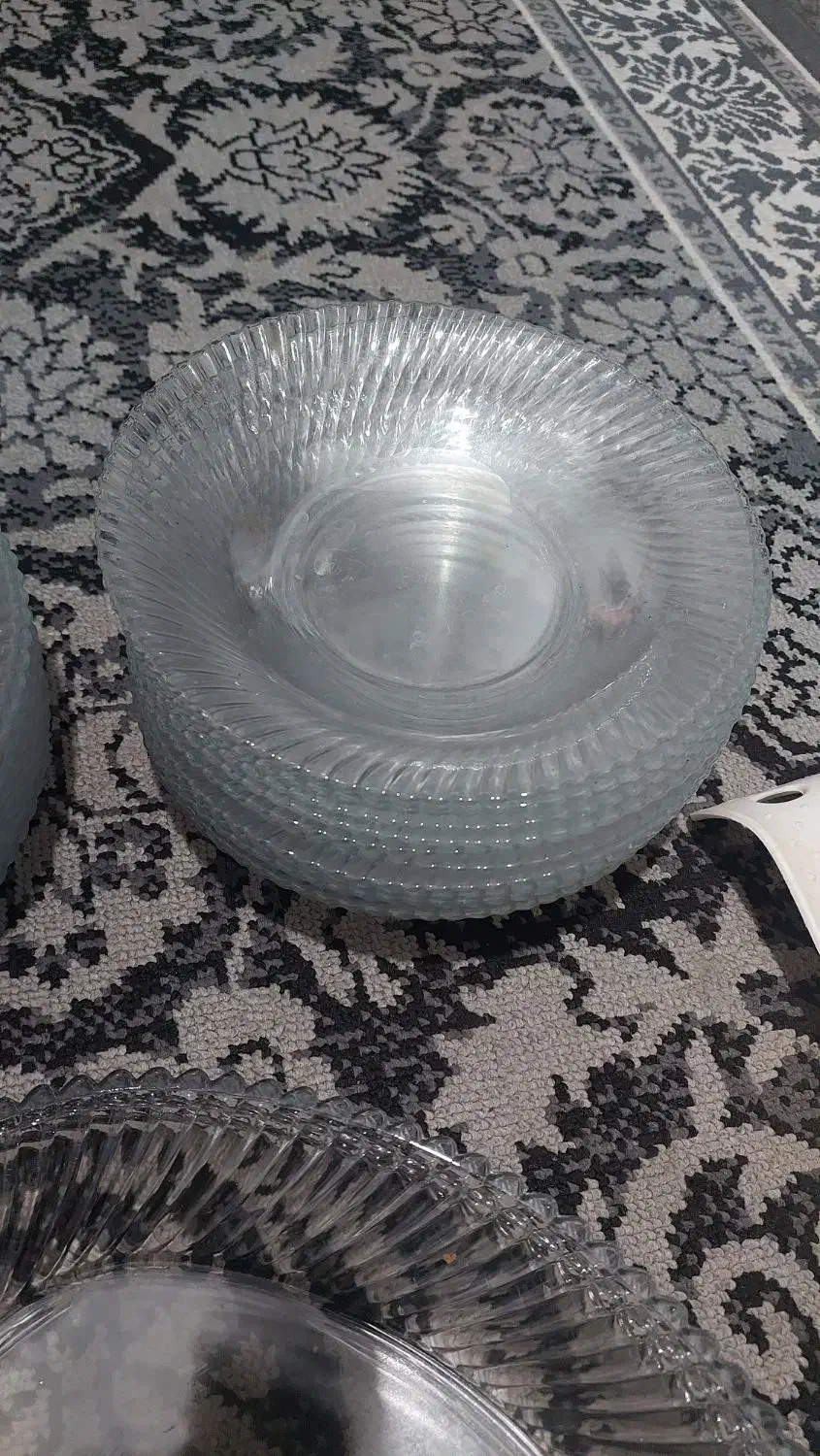 تعدادی بشقاب|ظروف سرو و پذیرایی|شیراز, ده پیاله|دیوار