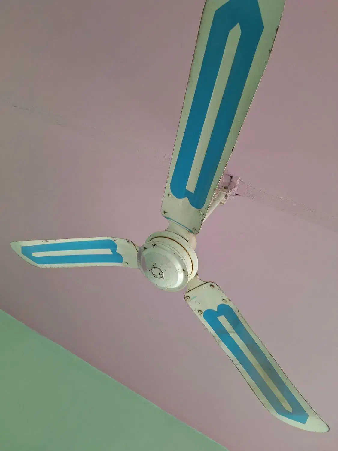 پنکه سقفی|پنکه و تصفیهکنندهٔ هوا|مسجد سلیمان, |دیوار