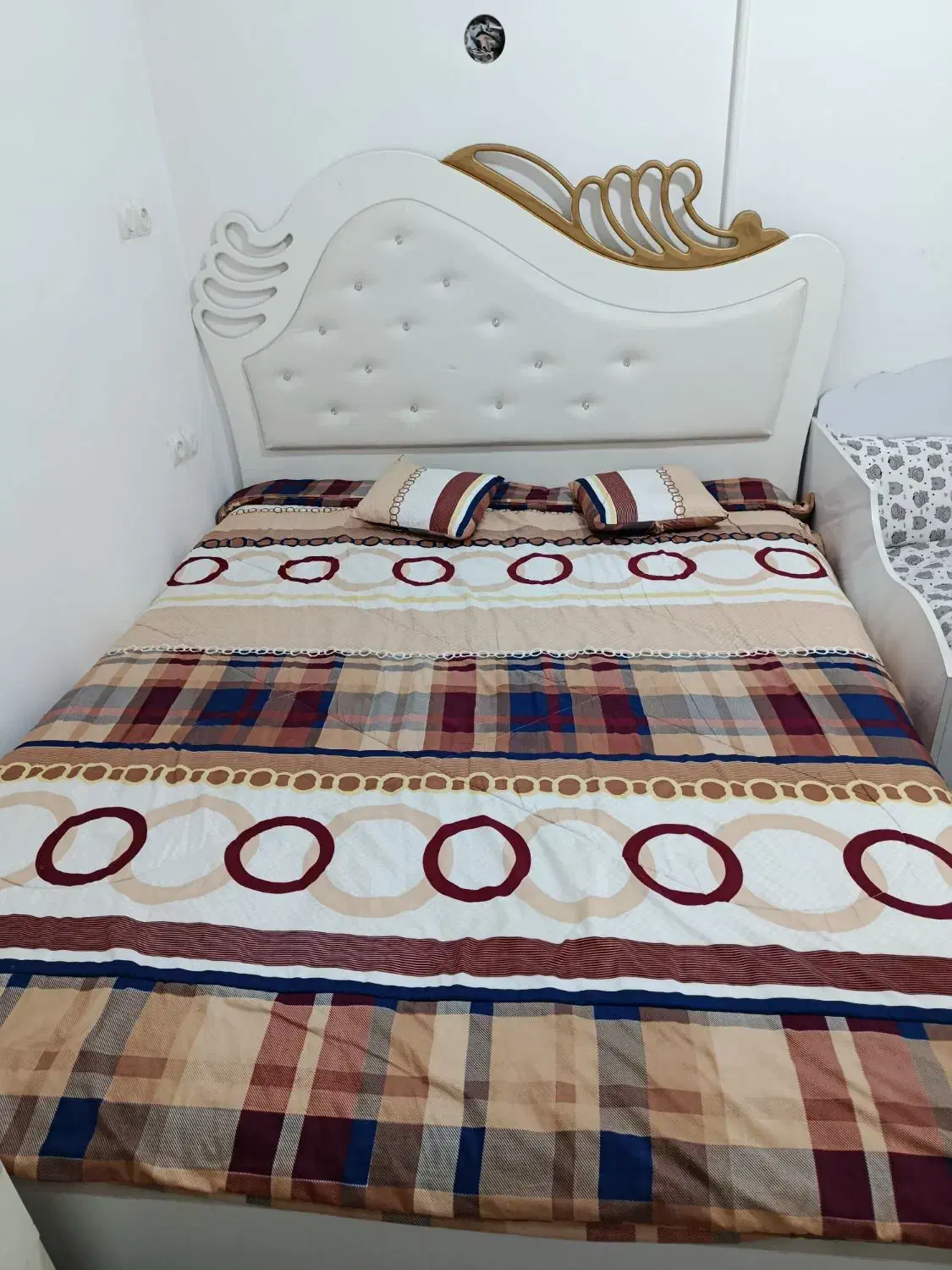 تخت|تشک تختخواب|تربت جام, فاز ۱ فرهنگیان|دیوار